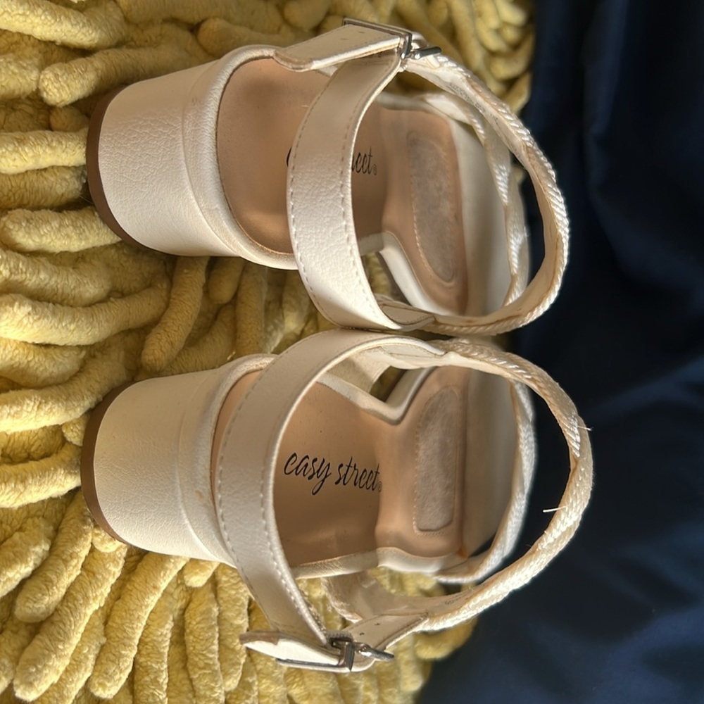 Cute white dress sandals - Picture 7 of 11